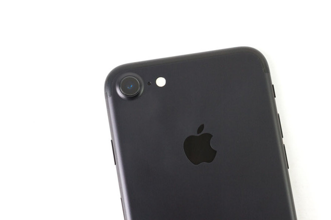Cận cảnh những chiếc iPhone 7 "xách tay" đầu tiên tại Việt Nam ảnh 4