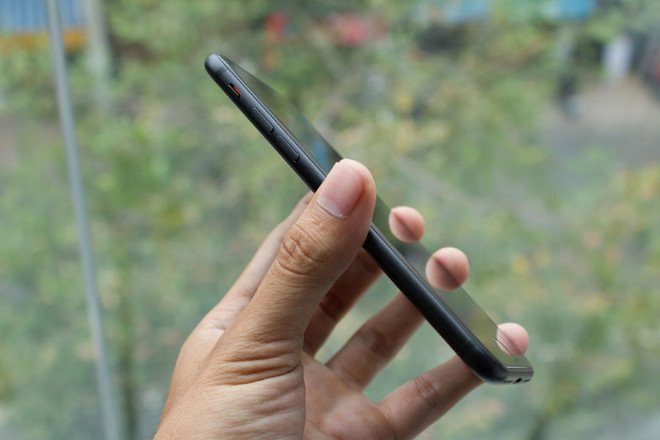 Cận cảnh những chiếc iPhone 7 "xách tay" đầu tiên tại Việt Nam ảnh 6