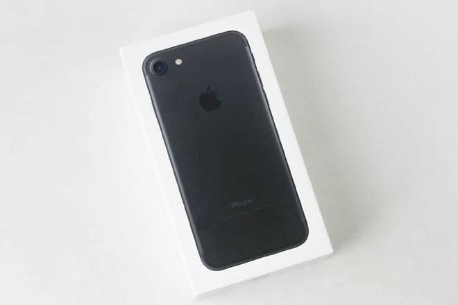 Cận cảnh những chiếc iPhone 7 "xách tay" đầu tiên tại Việt Nam ảnh 3