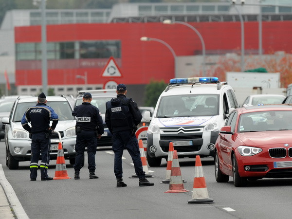 Tổng thống Pháp tuyên bố an ninh quan trọng hơn cân đối ngân sách ảnh 1