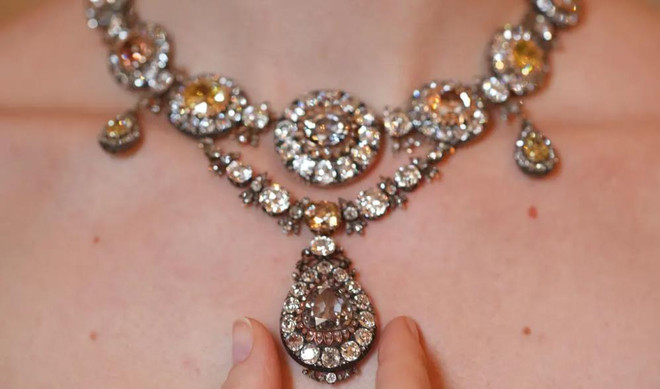 Ngành sản xuất trang sức thế giới gặp khó khăn do xung đột Nga-Ukraine ảnh 1