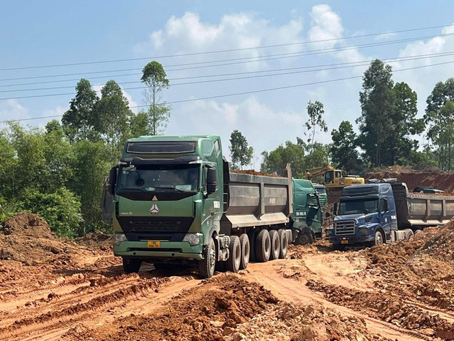 Phú Thọ: Mượn cớ hạ cốt nền, hàng loạt quả đồi bị "xẻ thịt" tan hoang ảnh 2