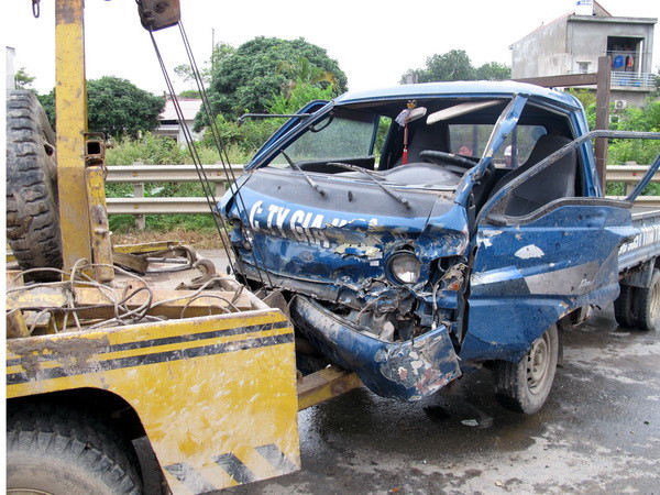 Xe container đâm vào 2 ôtô và 1 môtô, một người tử vong ảnh 1