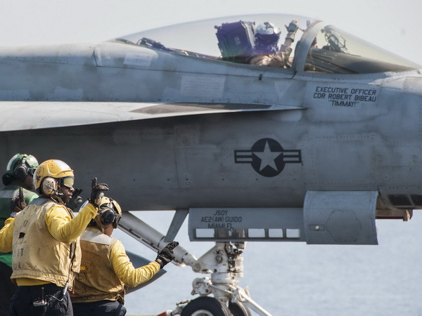 Bộ Quốc phòng Mỹ tuyên bố tăng cường chiến dịch không kích IS ảnh 1