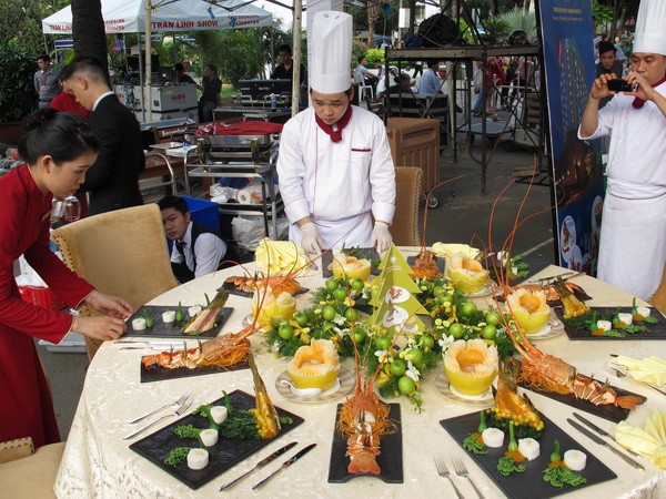 Hơn 200.000 lượt khách dự Liên hoan ẩm thực “Món ngon các nước” ảnh 1