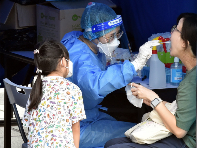 Trung Quốc: Dịch bệnh COVID-19 có dấu hiệu trở lại Hong Kong ảnh 1