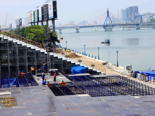 Sẵn sàng cho giờ khai hội lễ hội pháo hoa quốc tế Đà Nẵng 2017 ảnh 1