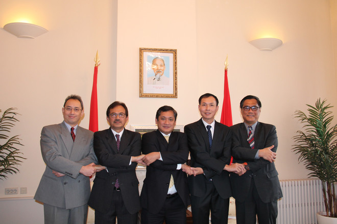 Việt Nam là chủ tịch luân phiên đầu tiên của Ủy ban ASEAN tại La Hay ảnh 1