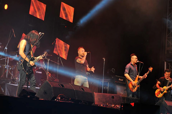 Ban nhạc từng được MTV Việt Nam xếp ở vị trí số 1 trong danh sách "Top 10 ban nhạc rock nổi tiếng Việt Nam." (Ảnh: CTV/Vietnam+) Buctuong.jpg