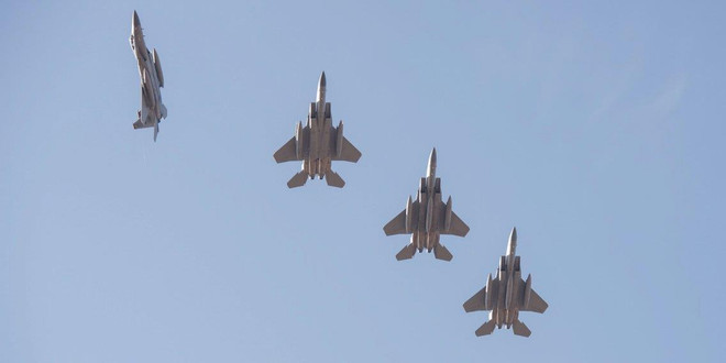 Không quân Mỹ triển khai nhiều máy bay tiêm kích tới châu Âu ảnh 1