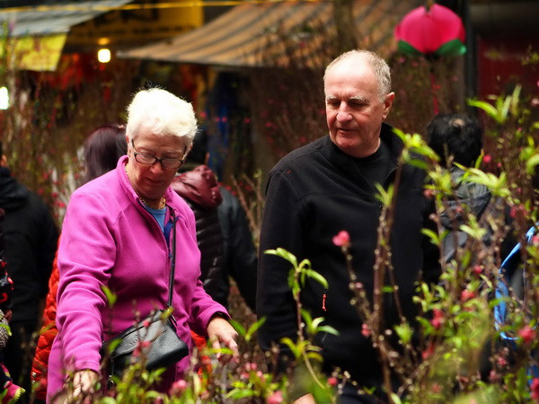 Người nước ngoài ở Việt Nam háo hức chờ đón Tết Việt ảnh 1