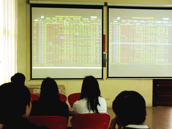 Nhóm cổ phiếu trụ cột bị bán mạnh, VN-index mất hơn 5 điểm ảnh 1