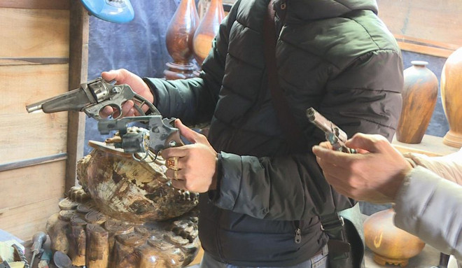 Đắk Lắk: Bắt giữ một đối tượng trộm cắp và tàng trữ vũ khí ảnh 1