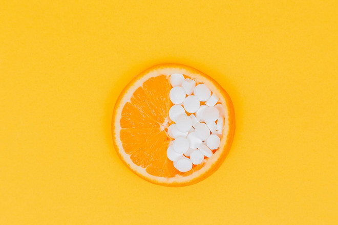Vitamin C có nhiều trong trái cam. (Nguồn: bewellnova) vitamin.jpg
