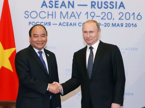 Thủ tướng Nguyễn Xuân Phúc hội kiến Tổng thống Nga V.Putin ảnh 1