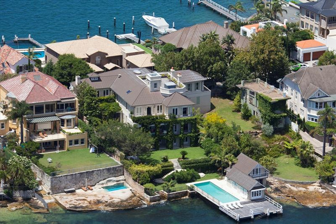 Tránh “bão” chứng khoán, người giàu Trung Quốc lao vào bất động sản ảnh 1