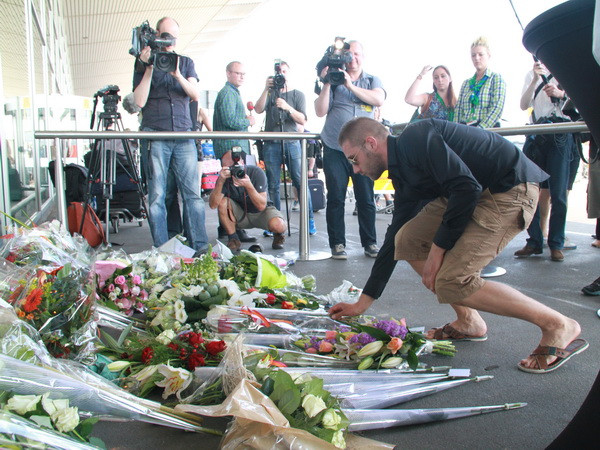 Lãnh đạo nhiều nước hối thúc giải quyết vụ rơi máy bay ở Ukraine ảnh 1