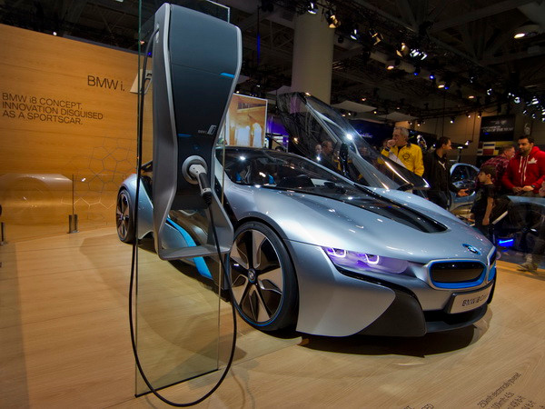 Nhu cầu tăng, BMW muốn xây thêm nhà máy mới ảnh 1