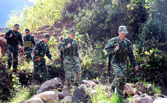 Cán bộ, chiến sỹ Ðồn Biên phòng A Pa Chải, huyện Mường Nhé tuần tra biên giới. (Ảnh: Cổng thông tin điện tử tỉnh Điện Biên) bo doi bien phong dien bien.jpg