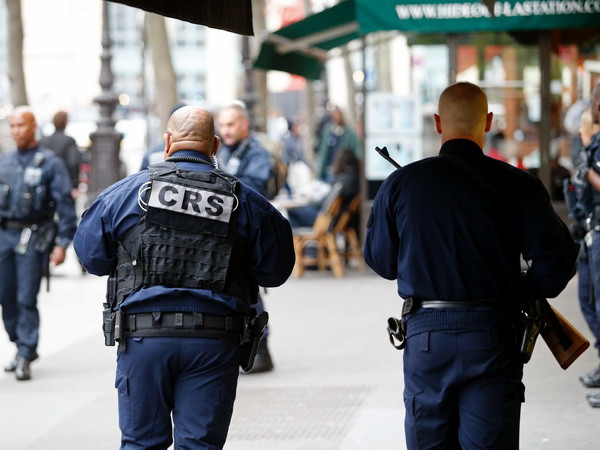 Nổ súng tấn công cảnh sát ở vùng lãnh thổ hải ngoại Pháp ảnh 1