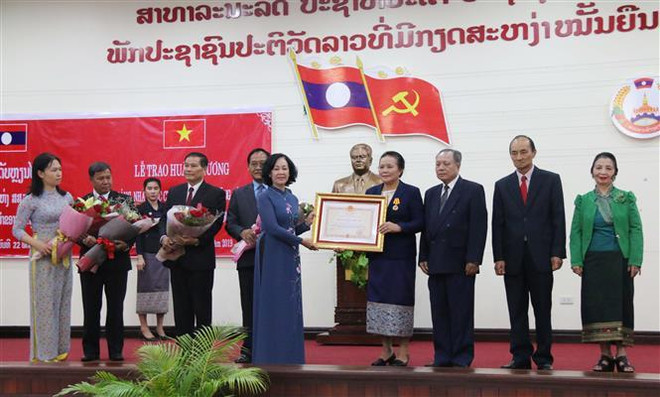 Việt Nam-Lào trao đổi kinh nghiệm về công tác dân vận và mặt trận ảnh 1