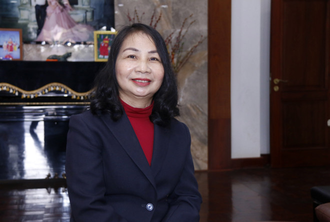 Người Việt tại Lào quan tâm theo dõi phiên khai mạc Đại hội Đảng ảnh 1