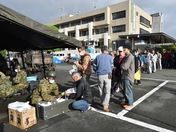 Mỹ hỗ trợ Nhật Bản vận tải hàng không tại vùng bị động đất ảnh 1