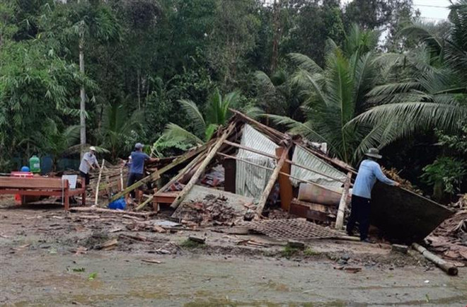 Vĩnh Long: Mưa lớn gây nhiều thiệt hại tài sản của người dân ảnh 1