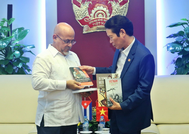 Việt Nam-Cuba tăng cường hợp tác trong lĩnh vực xuất bản ảnh 2