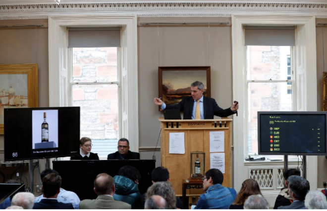 Người châu Á bí ẩn trả 1,1 triệu USD để mua "Rolls Royce của whisky" ảnh 1