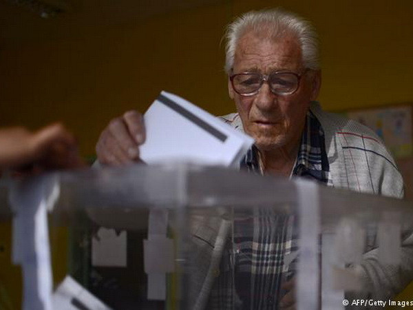 Cử tri Bulgaria bắt đầu bỏ phiếu bầu cử quốc hội trước thời hạn ảnh 1