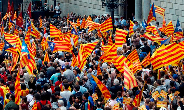 Thủ tướng Tây Ban Nha kêu gọi đối thoại về vấn đề độc lập ở Catalonia ảnh 1