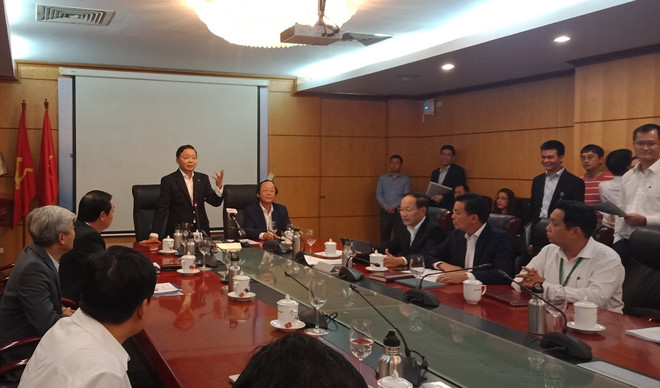 Phóng viên bị yêu cầu ra ngoài sau 15 phút họp khẩn ô nhiễm không khí ảnh 2