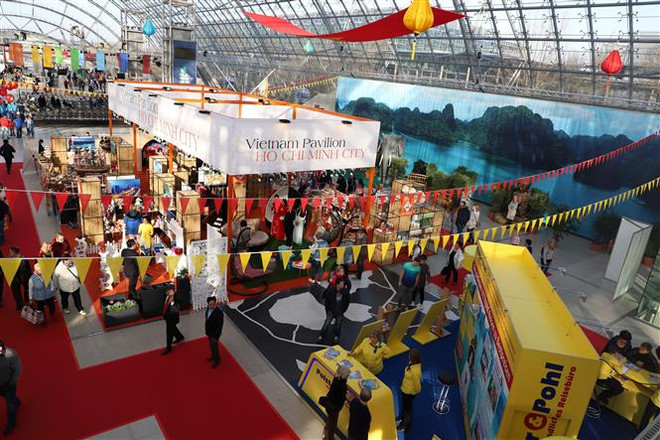 Gian hàng Việt Nam nổi bật ở Hội chợ triển lãm hàng đầu tại Đức ảnh 1