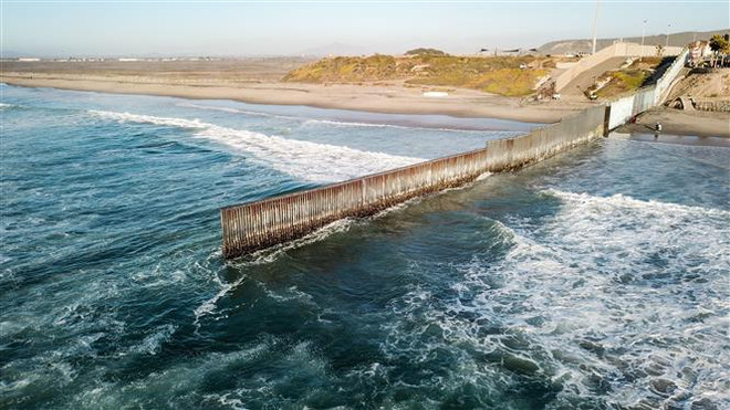 Lãnh đạo Bộ Quốc phòng Mỹ thị sát khu vực biên giới với Mexico ảnh 1