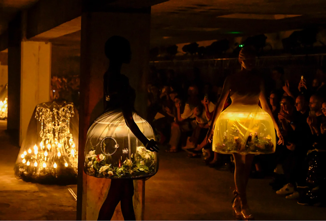 Nhà thiết kế Nhật Bản bị chỉ trích vì dùng bướm sống trong trang phục ảnh 1