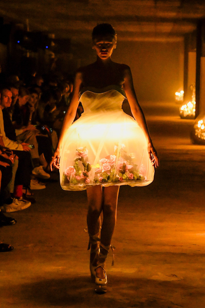 Nhà thiết kế Nhật Bản bị chỉ trích vì dùng bướm sống trong trang phục ảnh 2