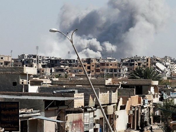 Liên minh do Mỹ dẫn đầu không kích các khu vực IS kiểm soát ở Raqqa ảnh 1