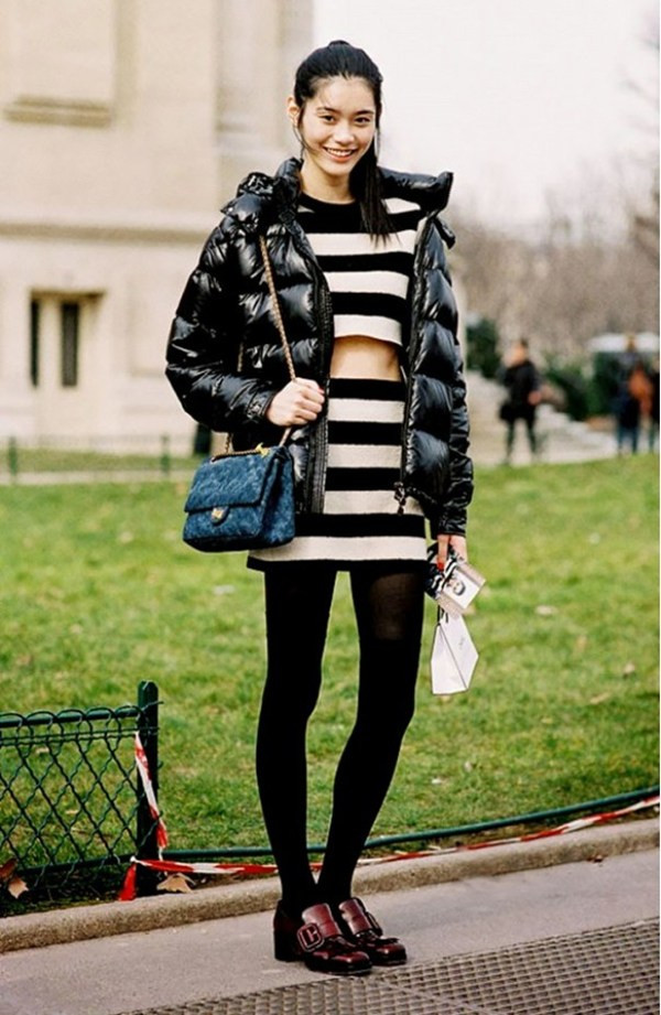 Ngắm những cô nàng cá tính và hấp dẫn với áo crop-top len ảnh 11