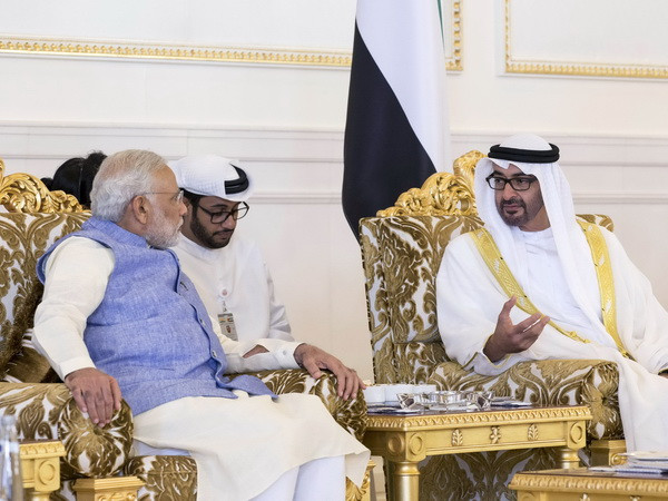 Thủ tướng Ấn Độ thảo luận tăng cường hợp tác với UAE ảnh 1