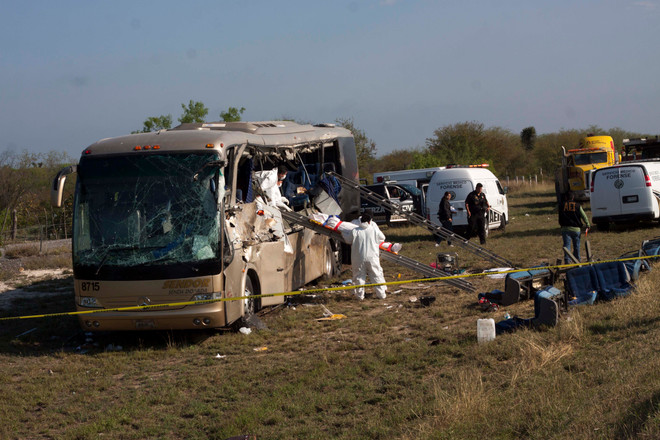 Tai nạn xe buýt kinh hoàng ở Mexico, 33 người thiệt mạng ảnh 1
