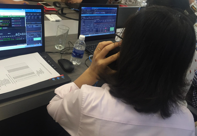 Ba cá nhân bị xử phạt hành chính do giao dịch cổ phiếu 'chậm' báo cáo ảnh 2