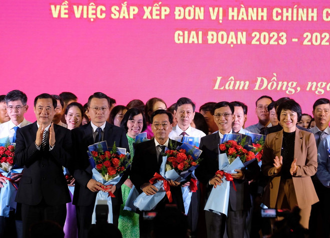 ttxvn le_cong_bo_thanh_lap_huyen_da_huoai_lam_dong3_resize.jpg