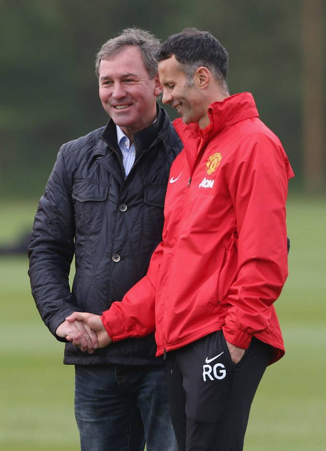 Những hình ảnh đầu tiên của HLV Ryan Giggs trên sân tập ảnh 4