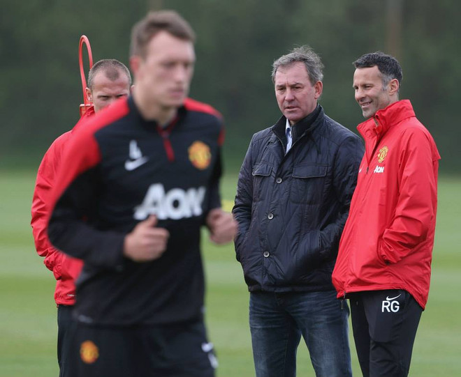 Những hình ảnh đầu tiên của HLV Ryan Giggs trên sân tập ảnh 2