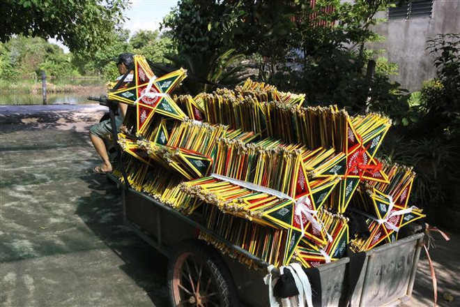 Lấp lánh ánh đèn ông sao Trung Thu ở làng nghề hơn 100 tuổi ảnh 4