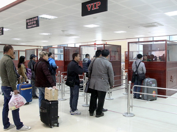 Không mang vàng miếng, vàng nguyên liệu khi xuất, nhập cảnh ảnh 1