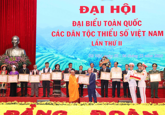 Thông qua Quyết tâm thư Đại hội toàn quốc các dân tộc thiểu số lần II ảnh 1
