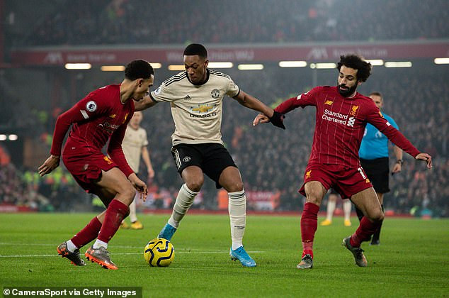 Chính phủ Anh 'bật đèn xanh' cho phép Premier League trở lại ảnh 1