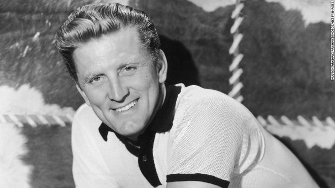 Huyền thoại 3 lần được đề cử Oscar Kirk Douglas qua đời ở tuổi 103 ảnh 2
